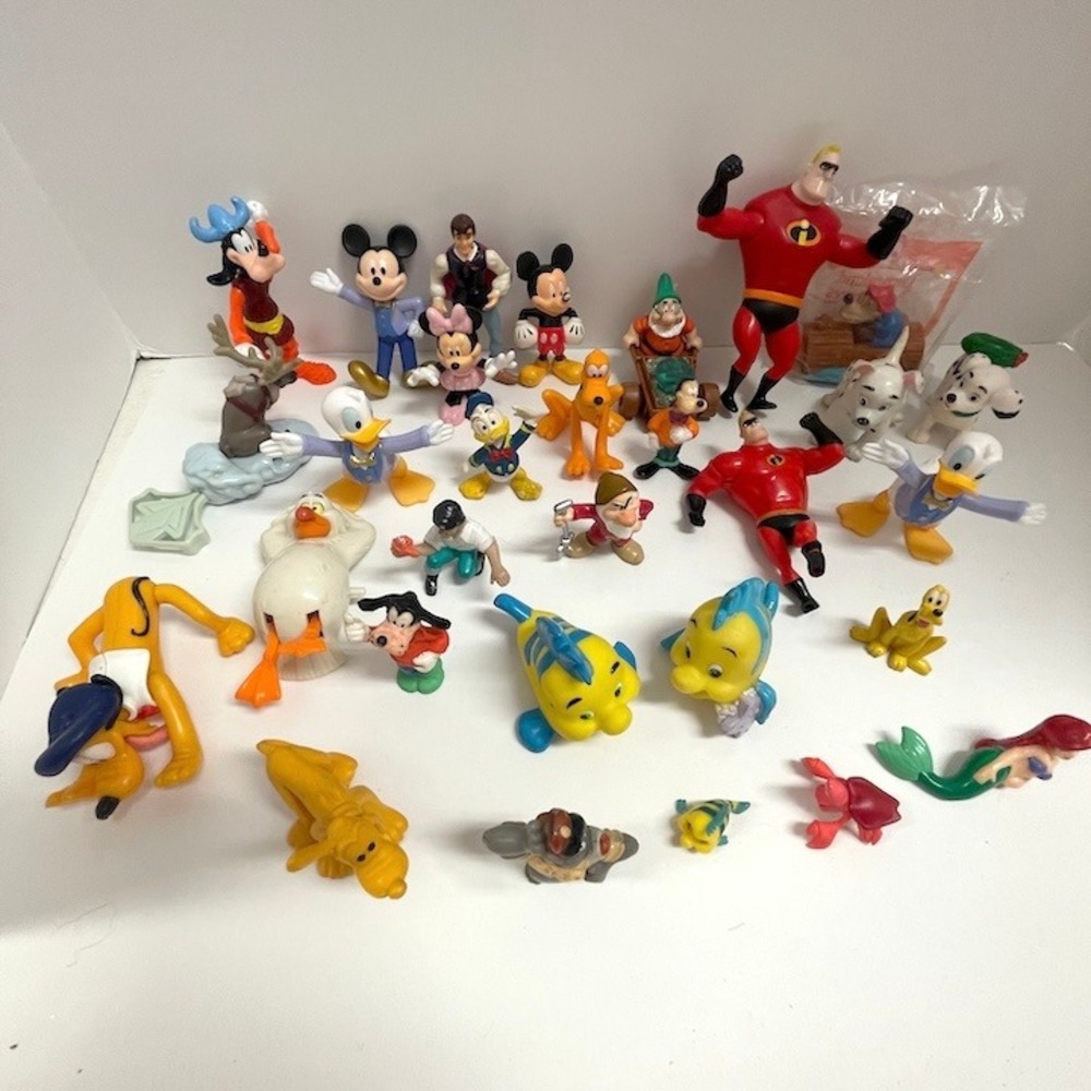 30 pc Disney Pixar Mermaid Goofy Mickey Minnie Figures Vintage‎ B